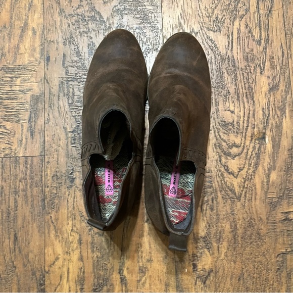Rock & Candy Lipton Brown Microseude Booties Chelsea Ankle Boots Womens Size 9 - Picture 12 of 15